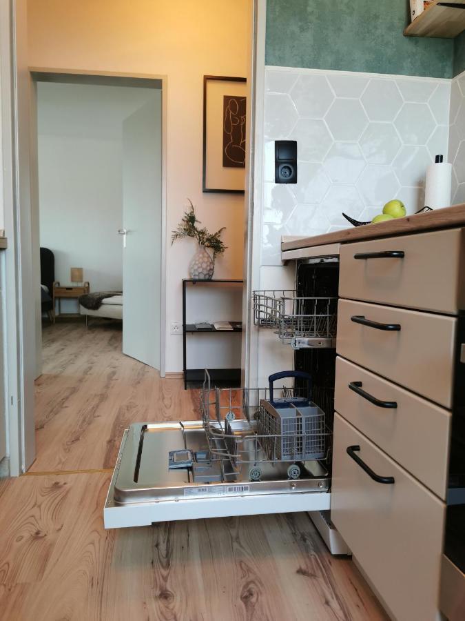 Up Wulkje21 Neu Renovierte Wohnung Mit Pkw Stellplatz Emden Exterior foto